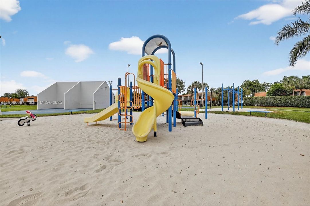 For Sale: $499,900 (3 beds, 2 baths, 1648 Square Feet)