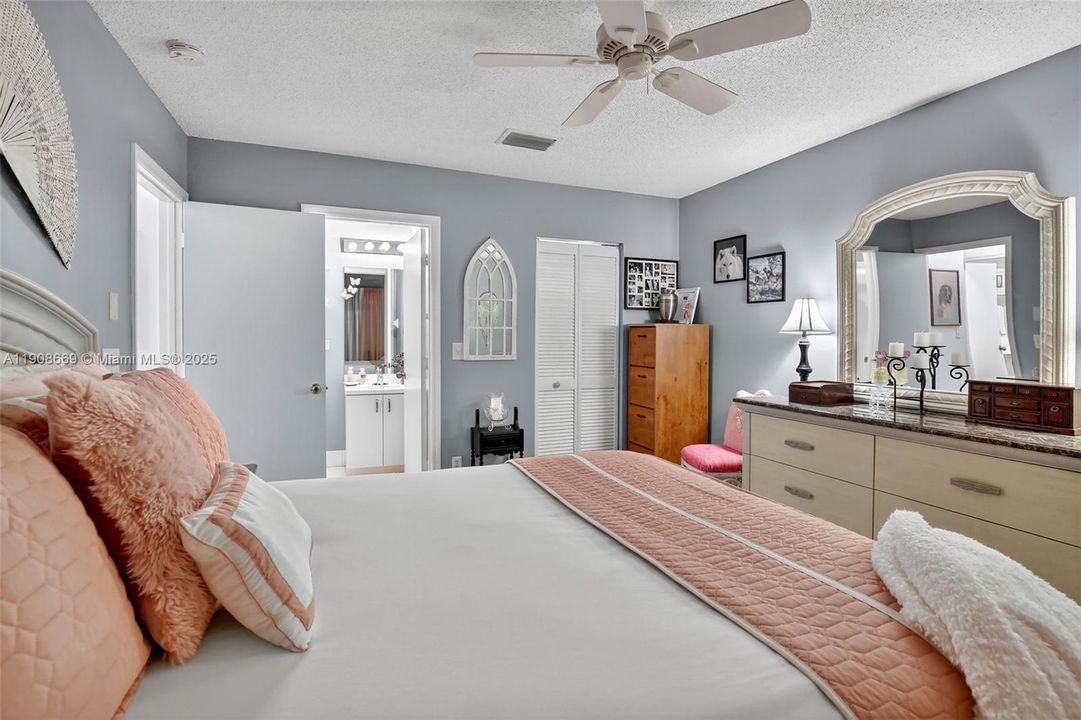 For Sale: $499,900 (3 beds, 2 baths, 1648 Square Feet)