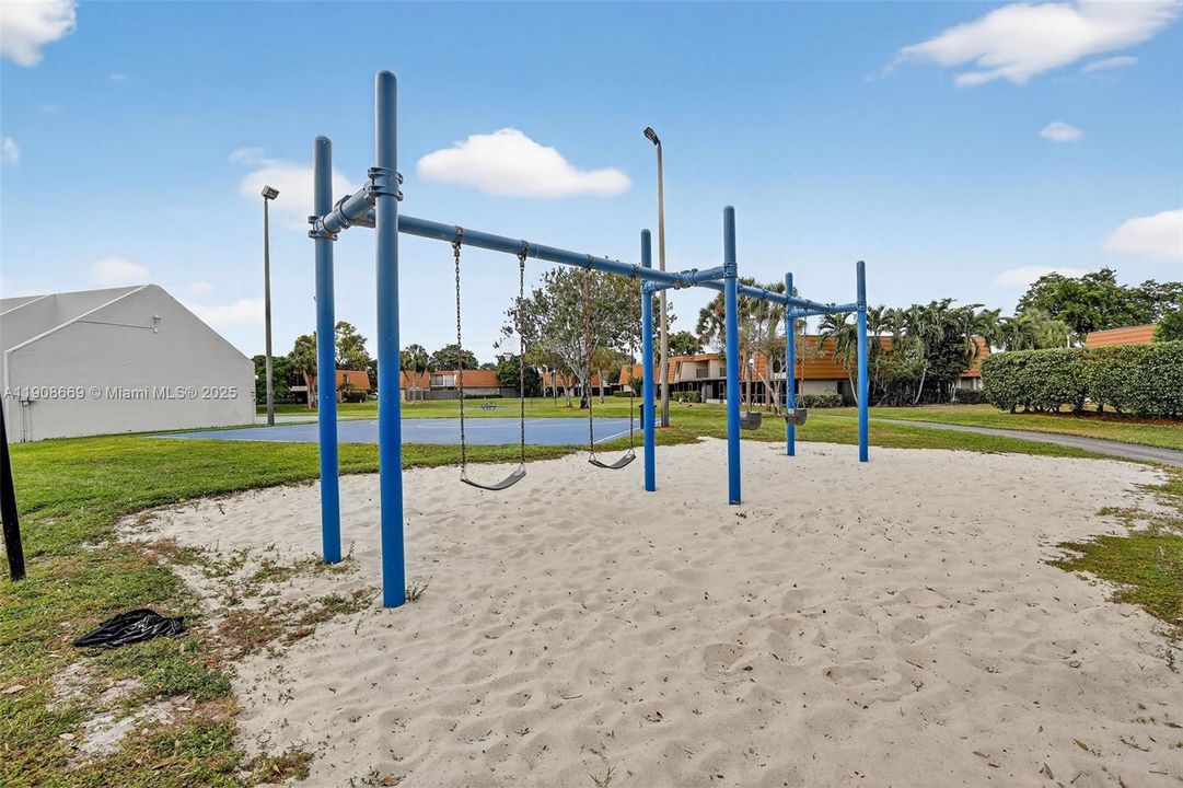 For Sale: $499,900 (3 beds, 2 baths, 1648 Square Feet)