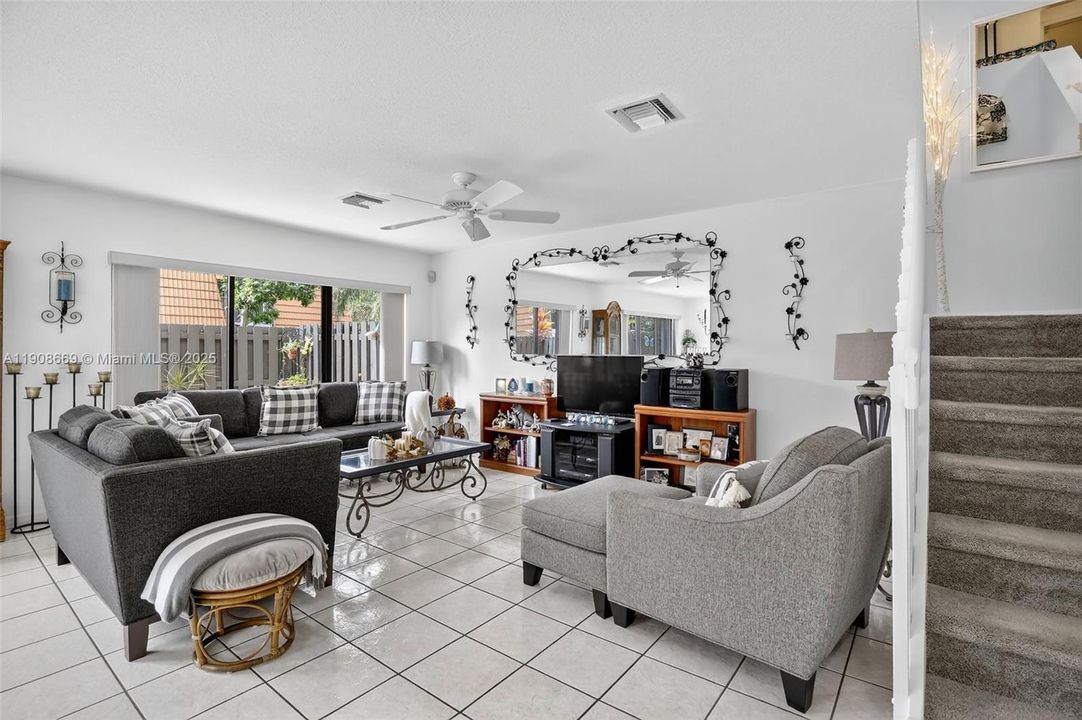 For Sale: $499,900 (3 beds, 2 baths, 1648 Square Feet)