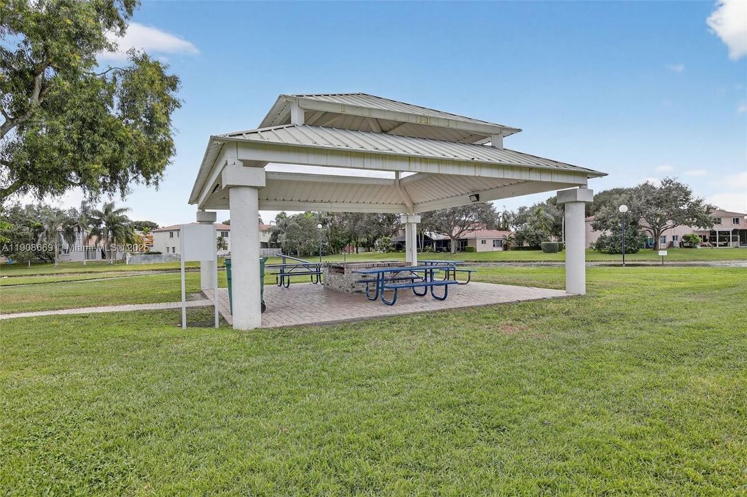 For Sale: $499,900 (3 beds, 2 baths, 1648 Square Feet)