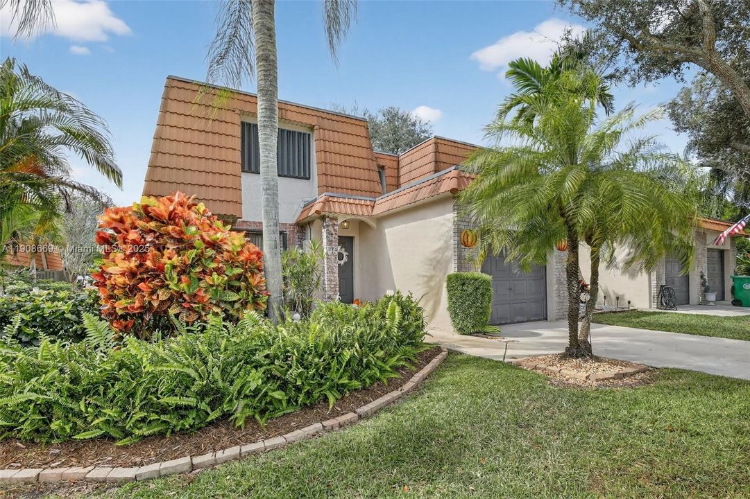 For Sale: $499,900 (3 beds, 2 baths, 1648 Square Feet)