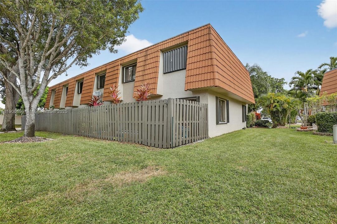 For Sale: $499,900 (3 beds, 2 baths, 1648 Square Feet)