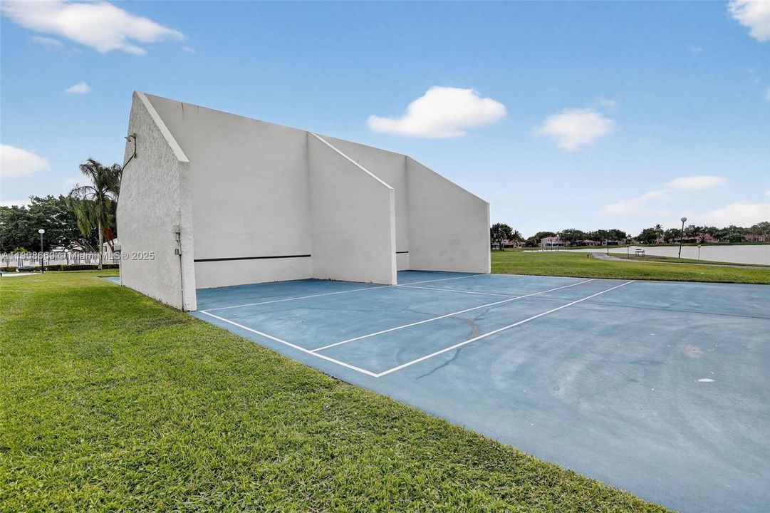 For Sale: $499,900 (3 beds, 2 baths, 1648 Square Feet)