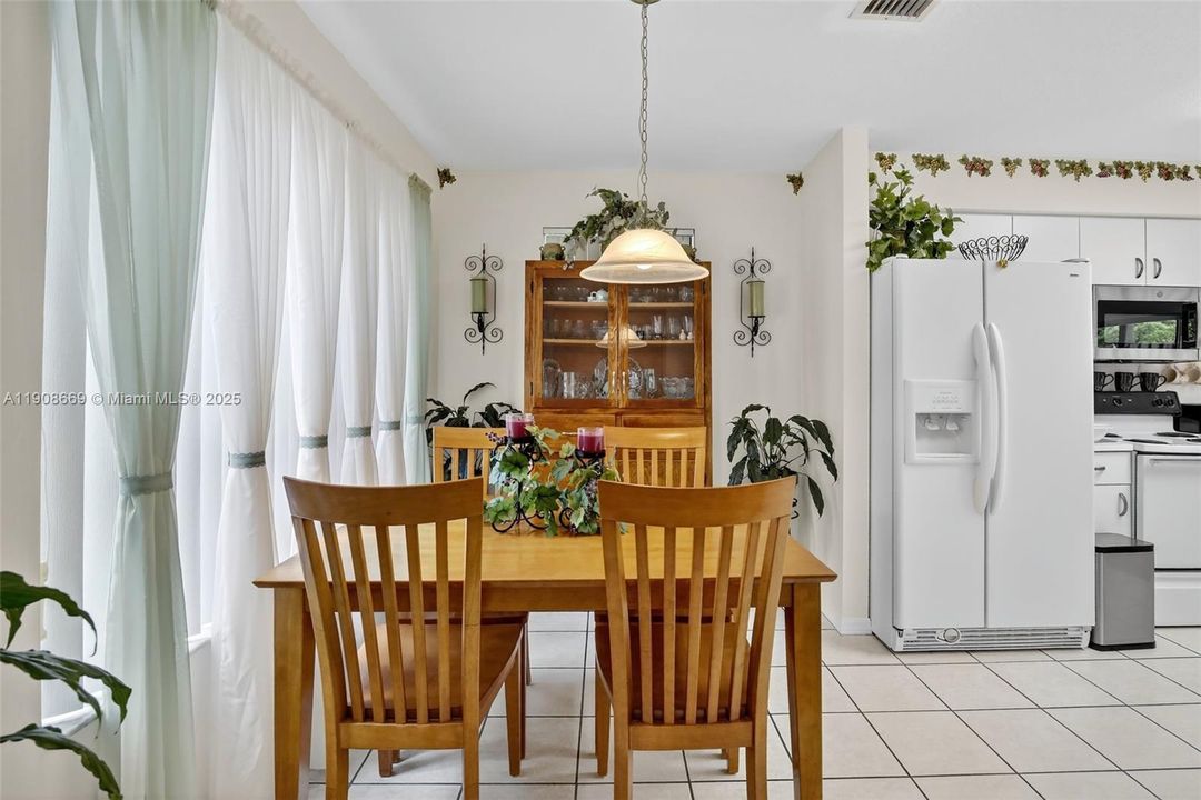 For Sale: $499,900 (3 beds, 2 baths, 1648 Square Feet)