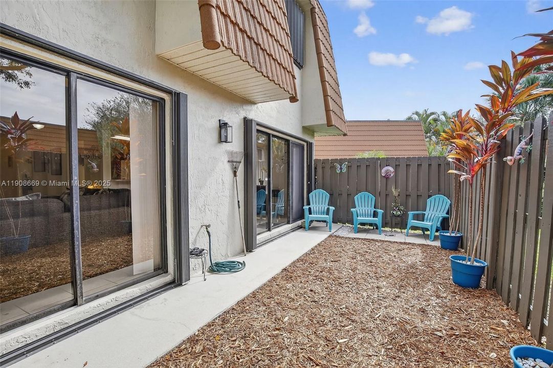 For Sale: $499,900 (3 beds, 2 baths, 1648 Square Feet)