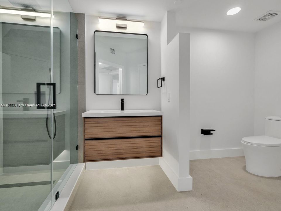 На продажу: $879,000 (2 спален, 2 ванн, 1084 Квадратных фут)