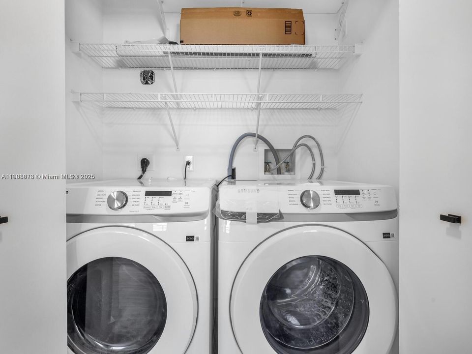 На продажу: $879,000 (2 спален, 2 ванн, 1084 Квадратных фут)