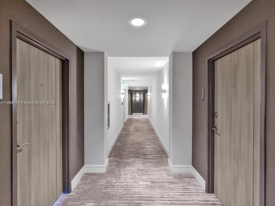 На продажу: $879,000 (2 спален, 2 ванн, 1084 Квадратных фут)