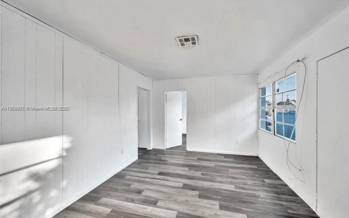 待售: $185,000 (2 贝兹, 1 浴室, 816 平方英尺)