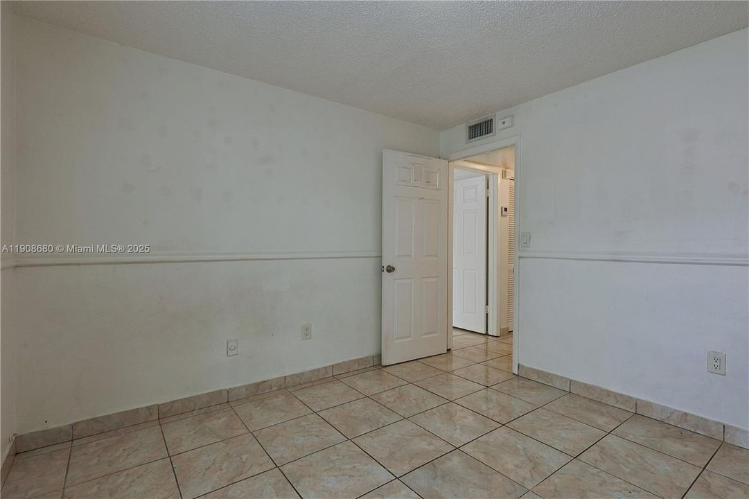 Activo con contrato: $2,500 (2 camas, 1 baños, 816 Pies cuadrados)