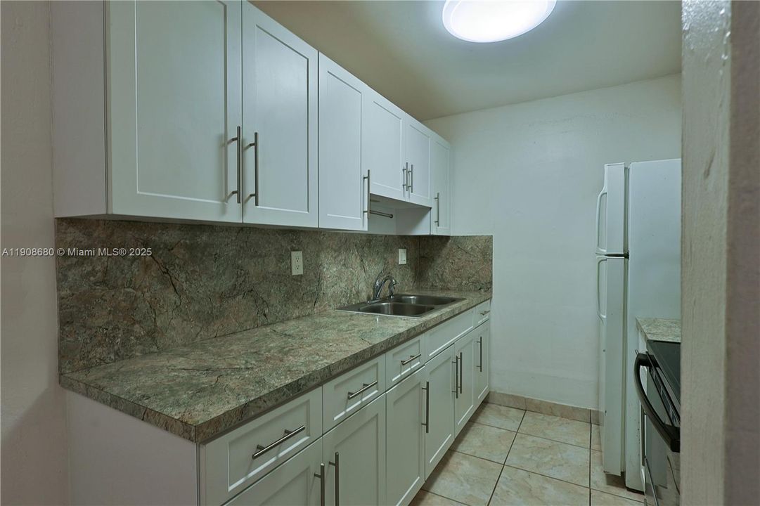 Activo con contrato: $2,500 (2 camas, 1 baños, 816 Pies cuadrados)