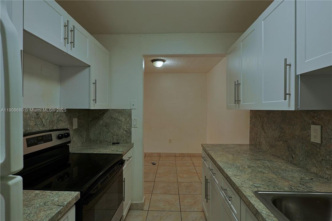 Activo con contrato: $2,500 (2 camas, 1 baños, 816 Pies cuadrados)