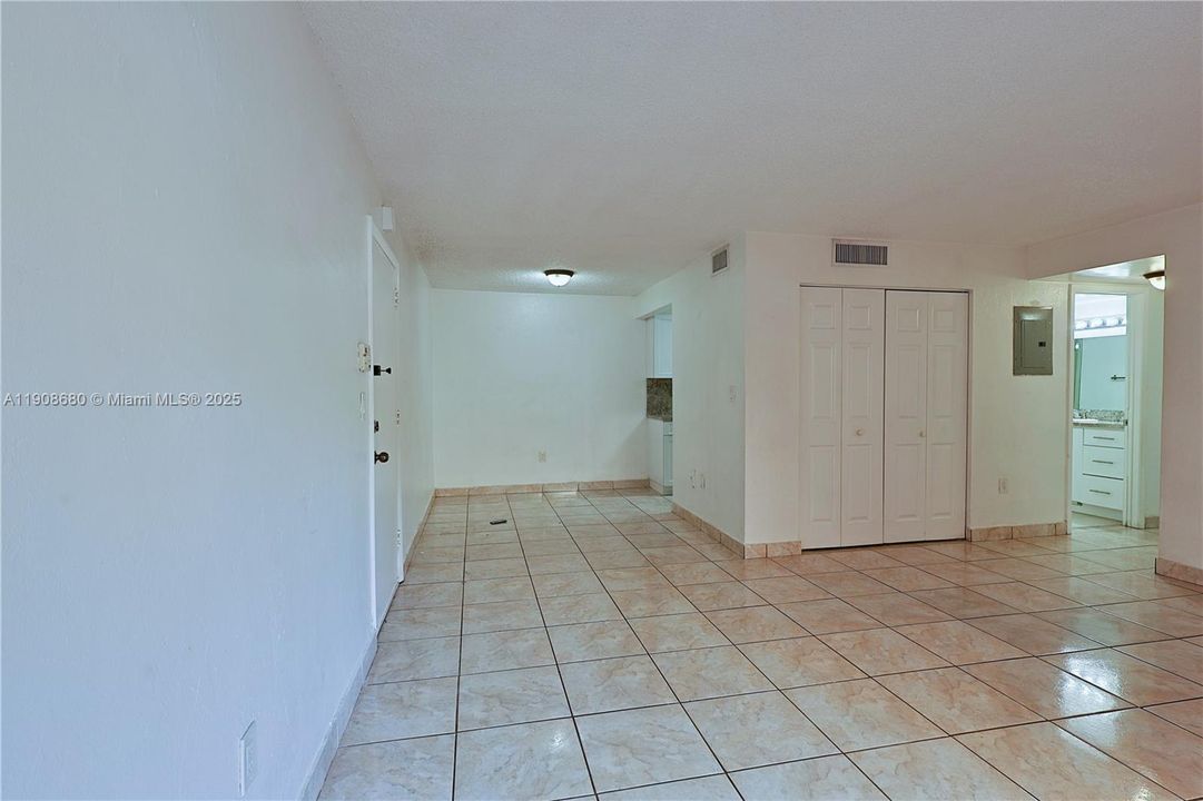 Activo con contrato: $2,500 (2 camas, 1 baños, 816 Pies cuadrados)