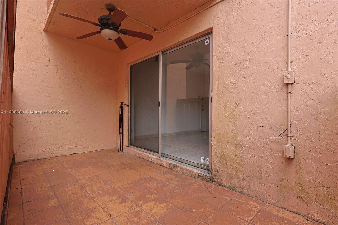 Activo con contrato: $2,500 (2 camas, 1 baños, 816 Pies cuadrados)