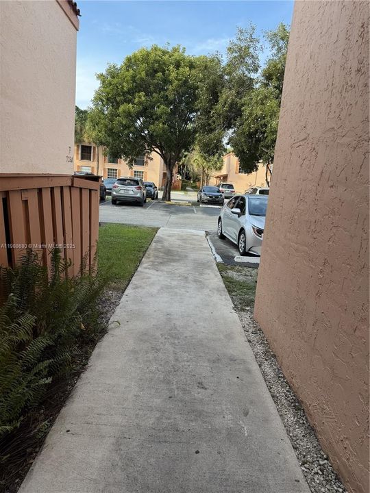 Activo con contrato: $2,500 (2 camas, 1 baños, 816 Pies cuadrados)