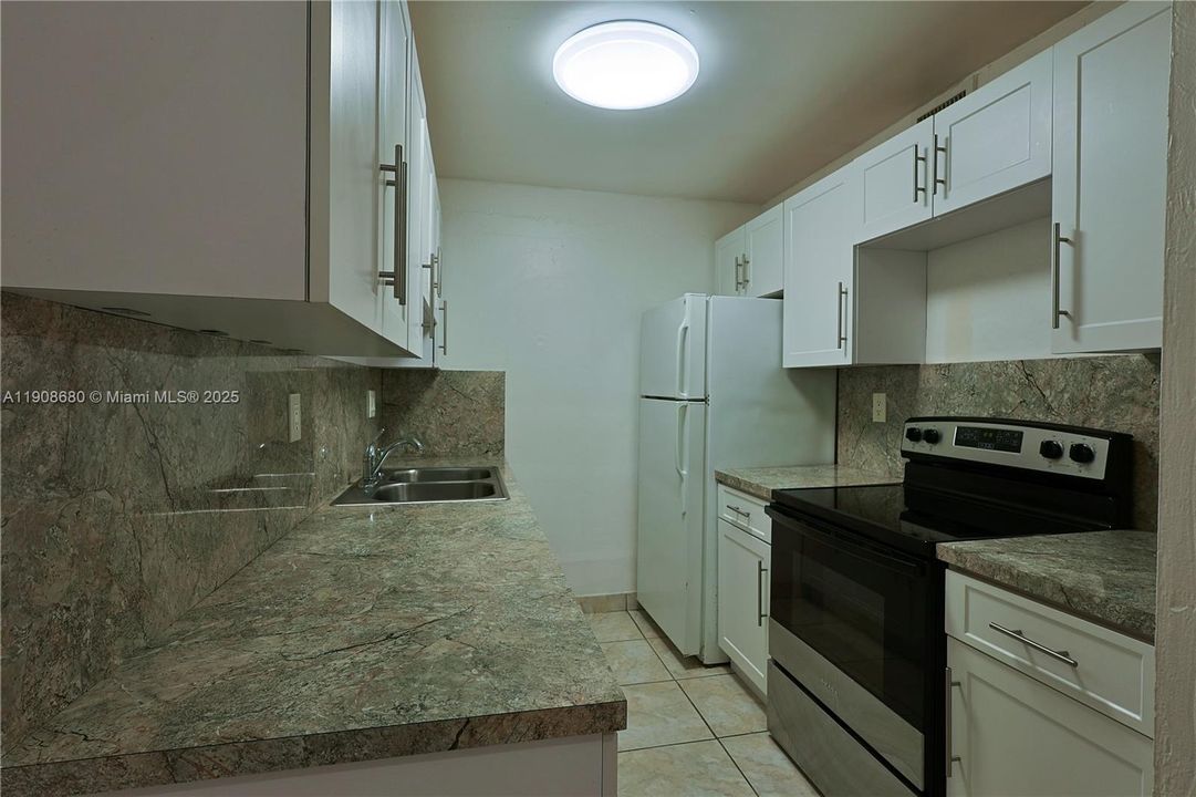 Activo con contrato: $2,500 (2 camas, 1 baños, 816 Pies cuadrados)