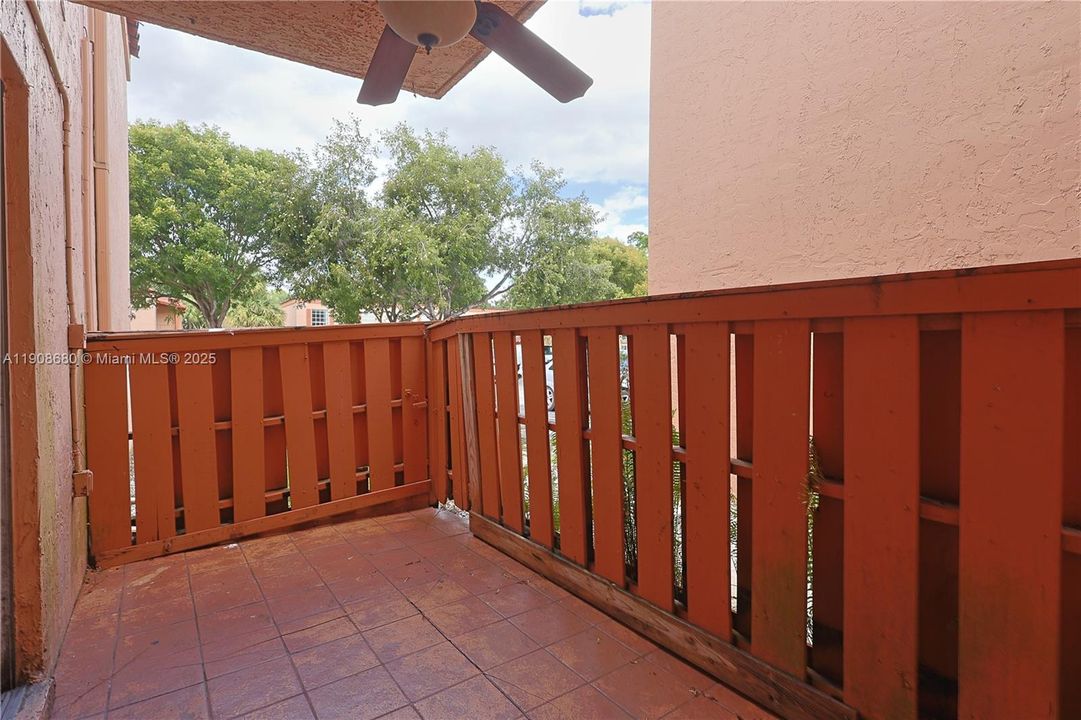 Activo con contrato: $2,500 (2 camas, 1 baños, 816 Pies cuadrados)