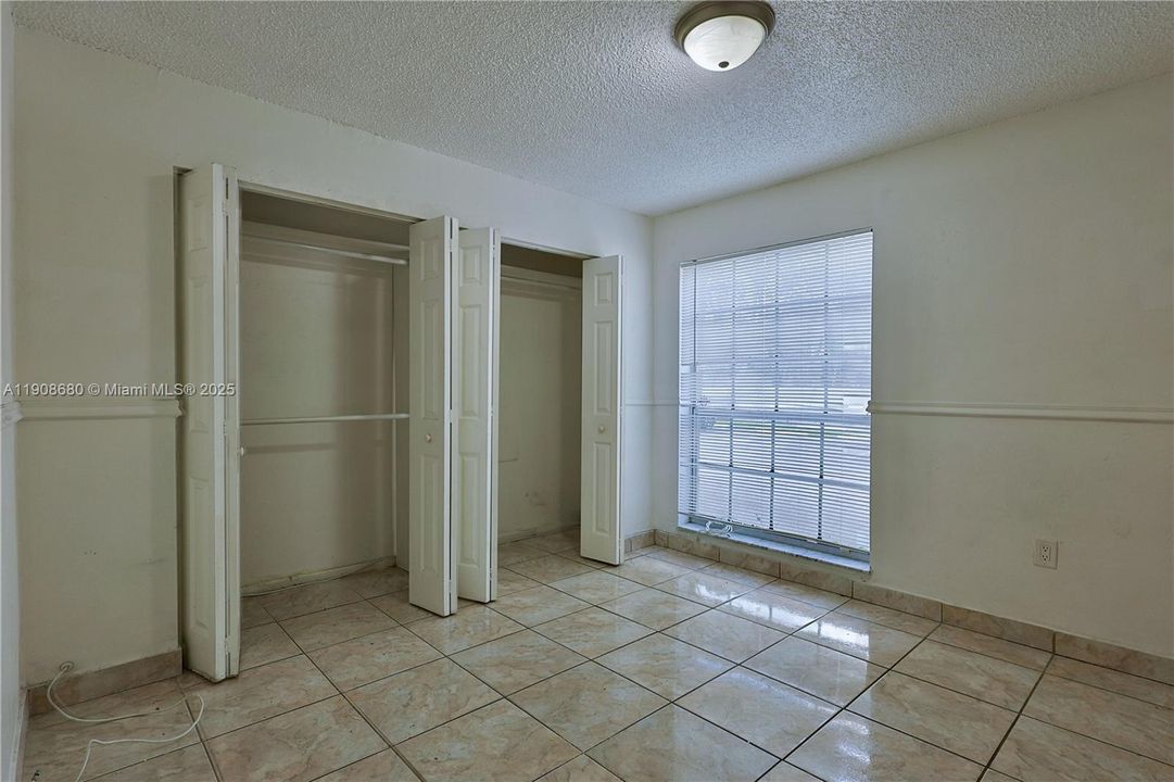 Activo con contrato: $2,500 (2 camas, 1 baños, 816 Pies cuadrados)