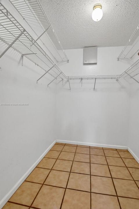 Activo con contrato: $2,800 (3 camas, 2 baños, 1683 Pies cuadrados)