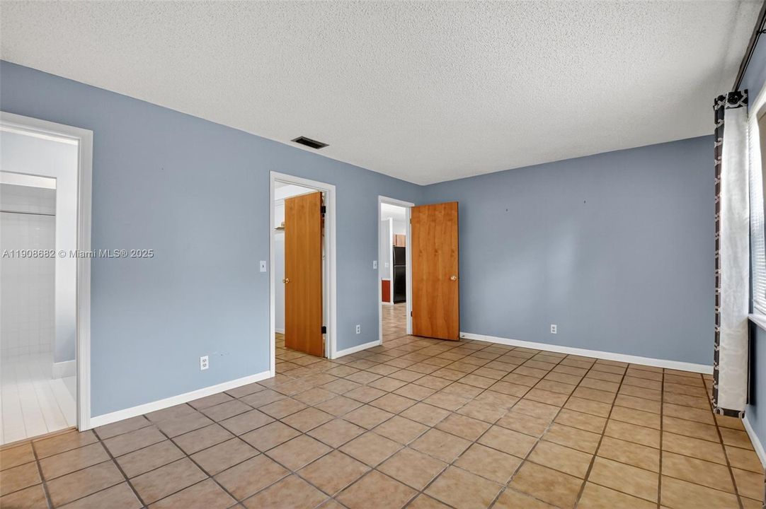 Activo con contrato: $2,800 (3 camas, 2 baños, 1683 Pies cuadrados)