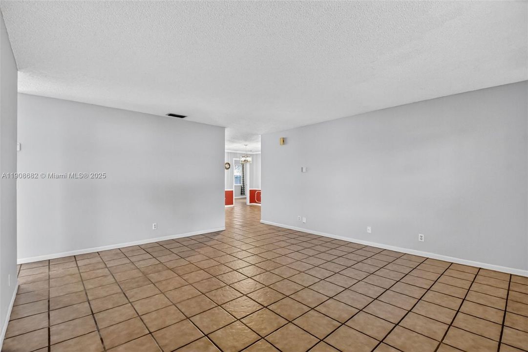 Activo con contrato: $2,800 (3 camas, 2 baños, 1683 Pies cuadrados)