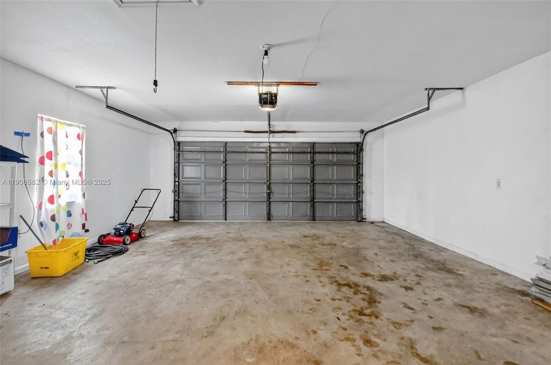 Activo con contrato: $2,800 (3 camas, 2 baños, 1683 Pies cuadrados)