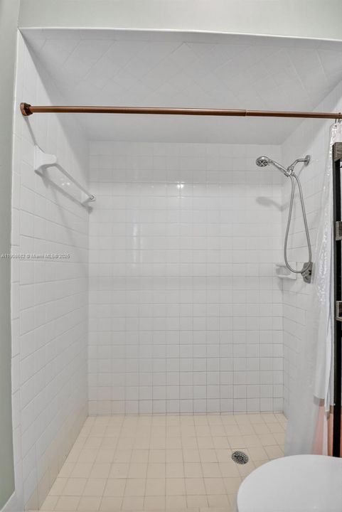 Activo con contrato: $2,800 (3 camas, 2 baños, 1683 Pies cuadrados)