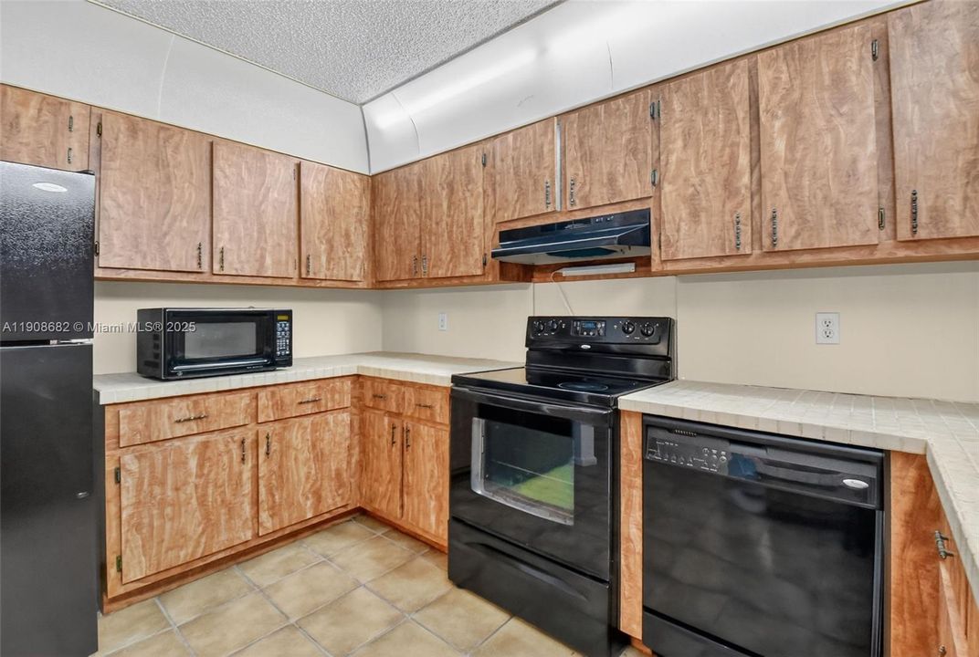 Activo con contrato: $2,800 (3 camas, 2 baños, 1683 Pies cuadrados)