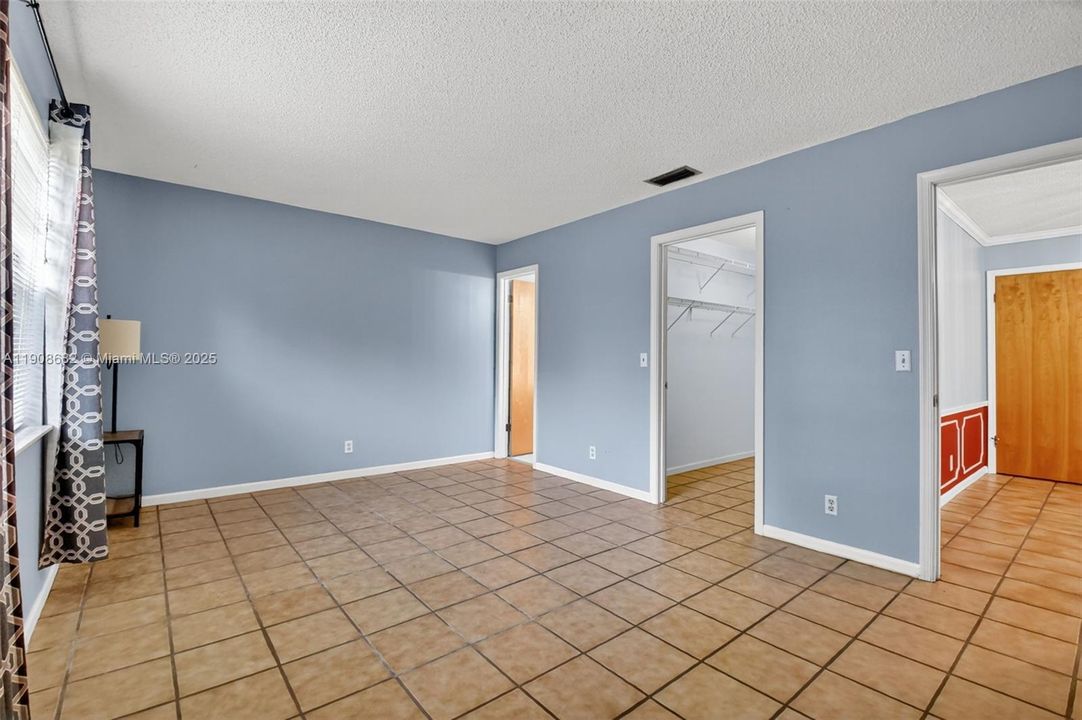 Activo con contrato: $2,800 (3 camas, 2 baños, 1683 Pies cuadrados)