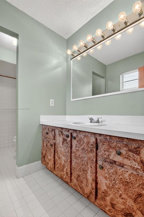 Activo con contrato: $2,800 (3 camas, 2 baños, 1683 Pies cuadrados)