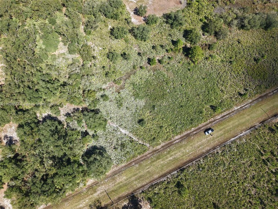 待售: $42,000 (1.25 acres)