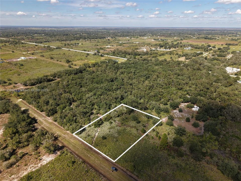 待售: $42,000 (1.25 acres)