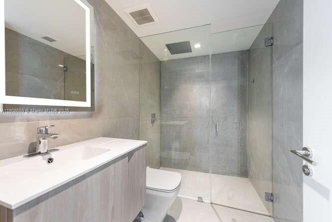 出租: $22,500 (5 贝兹, 4 浴室, 3684 平方英尺)