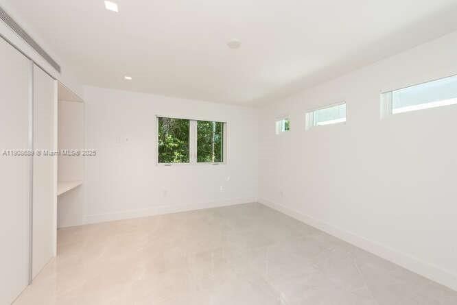 出租: $22,500 (5 贝兹, 4 浴室, 3684 平方英尺)