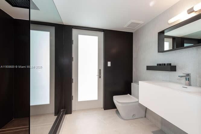 出租: $22,500 (5 贝兹, 4 浴室, 3684 平方英尺)