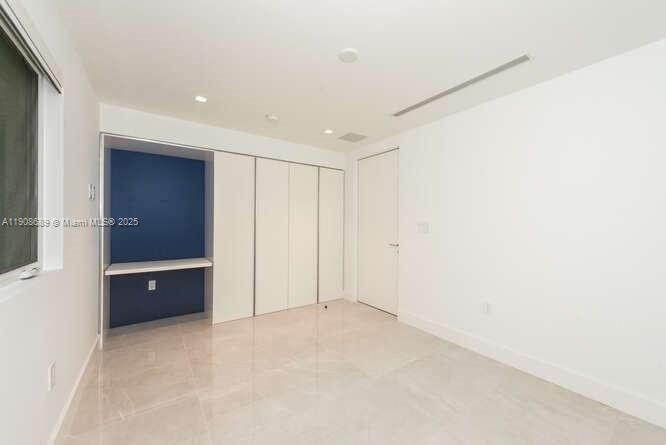 出租: $22,500 (5 贝兹, 4 浴室, 3684 平方英尺)