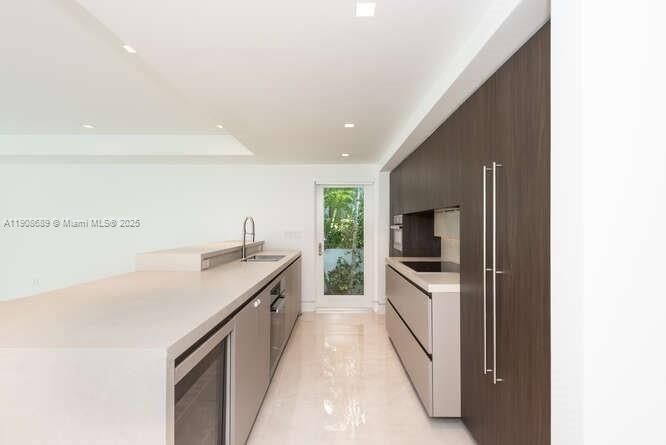 出租: $22,500 (5 贝兹, 4 浴室, 3684 平方英尺)