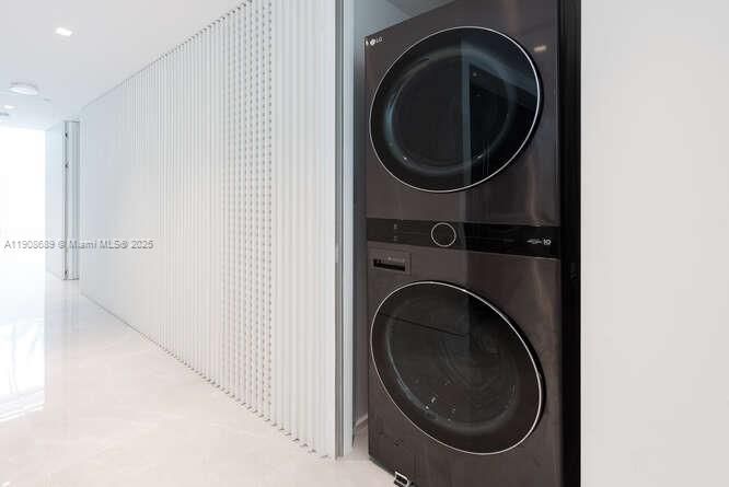 出租: $22,500 (5 贝兹, 4 浴室, 3684 平方英尺)