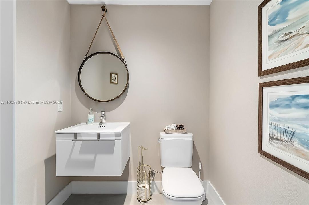 合同活跃: $1,150,000 (2 贝兹, 2 浴室, 1958 平方英尺)