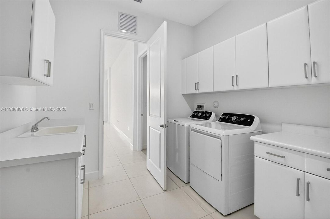 For Sale: $1,750,000 (3 beds, 3 baths, 3024 Square Feet)