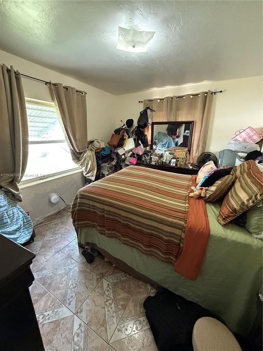 For Sale: $340,000 (2 beds, 1 baths, 840 Square Feet)