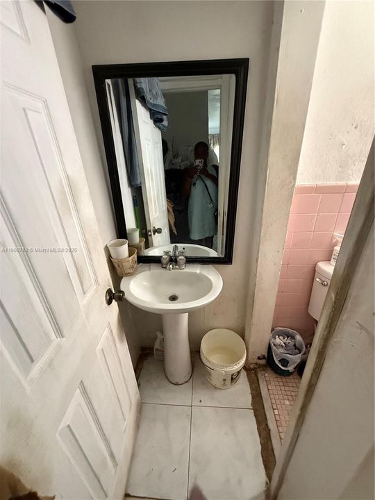 For Sale: $340,000 (2 beds, 1 baths, 840 Square Feet)