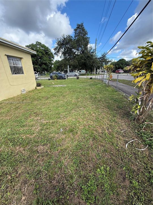 For Sale: $340,000 (2 beds, 1 baths, 840 Square Feet)