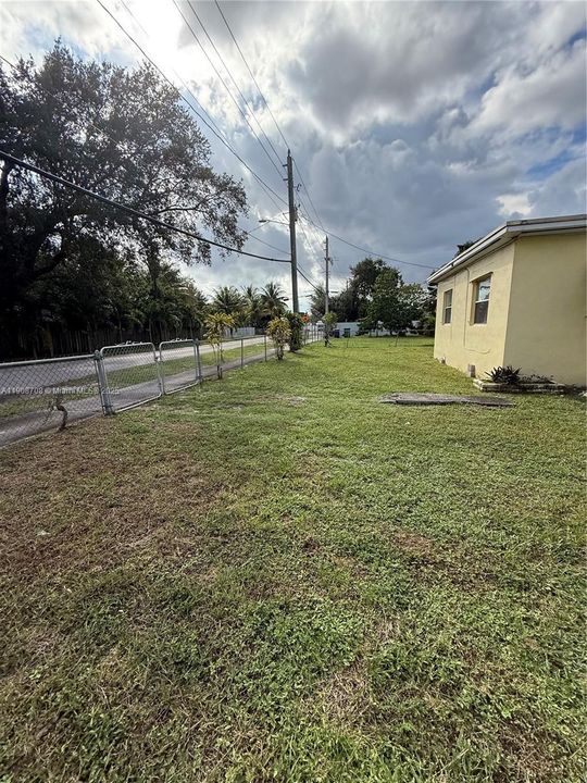 For Sale: $340,000 (2 beds, 1 baths, 840 Square Feet)