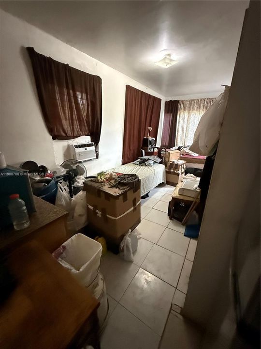 For Sale: $340,000 (2 beds, 1 baths, 840 Square Feet)