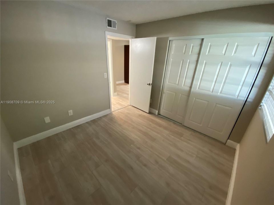 Active With Contract: $1,775 (2 beds, 1 baths, 903 Square Feet)