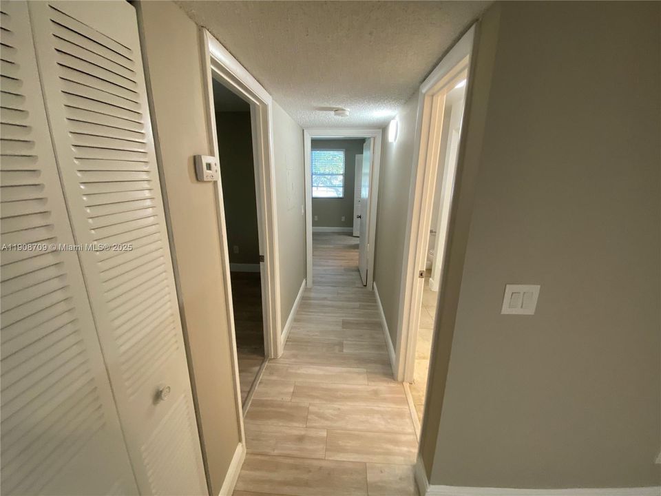 Active With Contract: $1,775 (2 beds, 1 baths, 903 Square Feet)