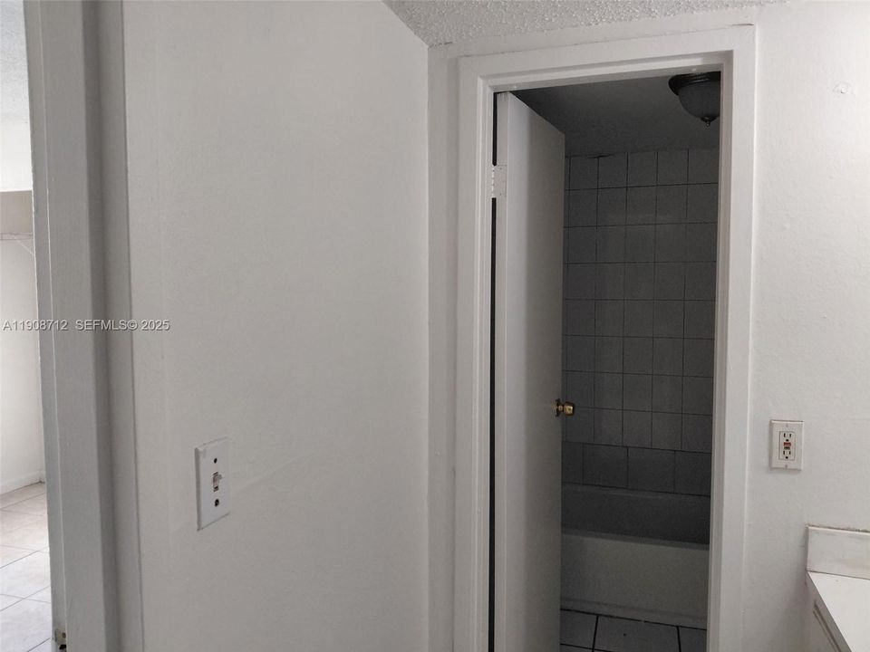 For Rent: $1,725 (2 beds, 2 baths, 790 Square Feet)