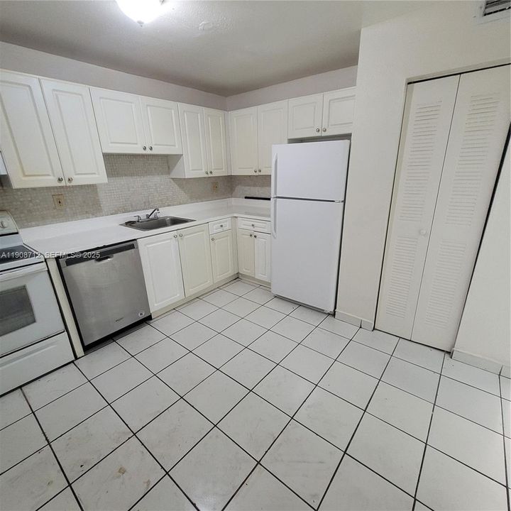 For Rent: $1,725 (2 beds, 2 baths, 790 Square Feet)